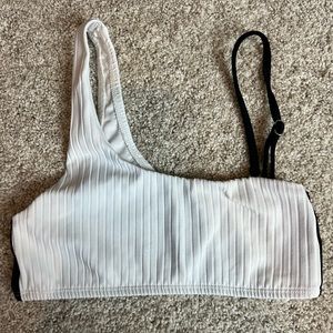 Black and white one shoulder bikini top